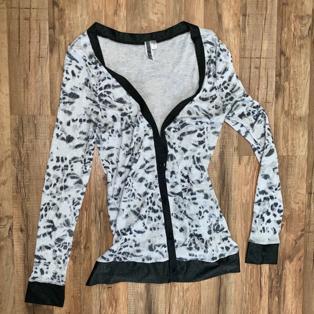 BKE women’s animal print cardigan